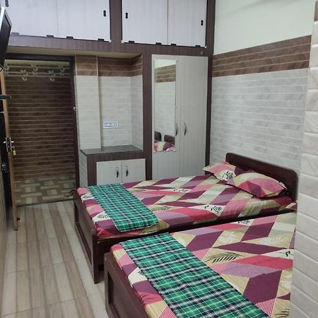 ヴェールール Sri Vari Residencyホステル エクステリア 写真