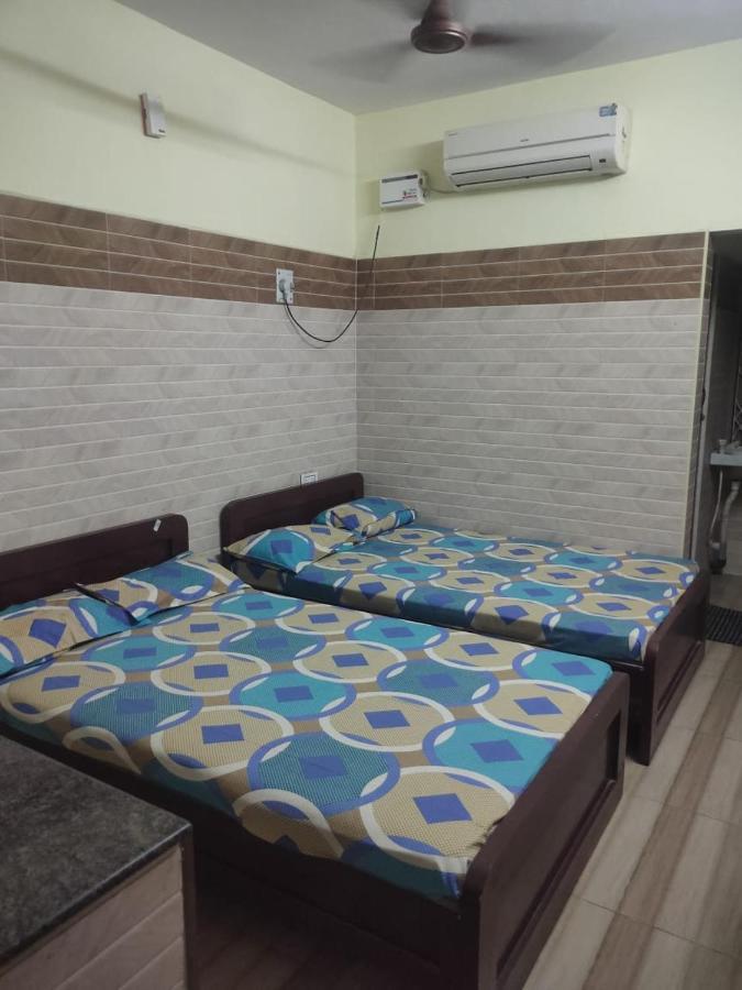 ヴェールール Sri Vari Residencyホステル エクステリア 写真