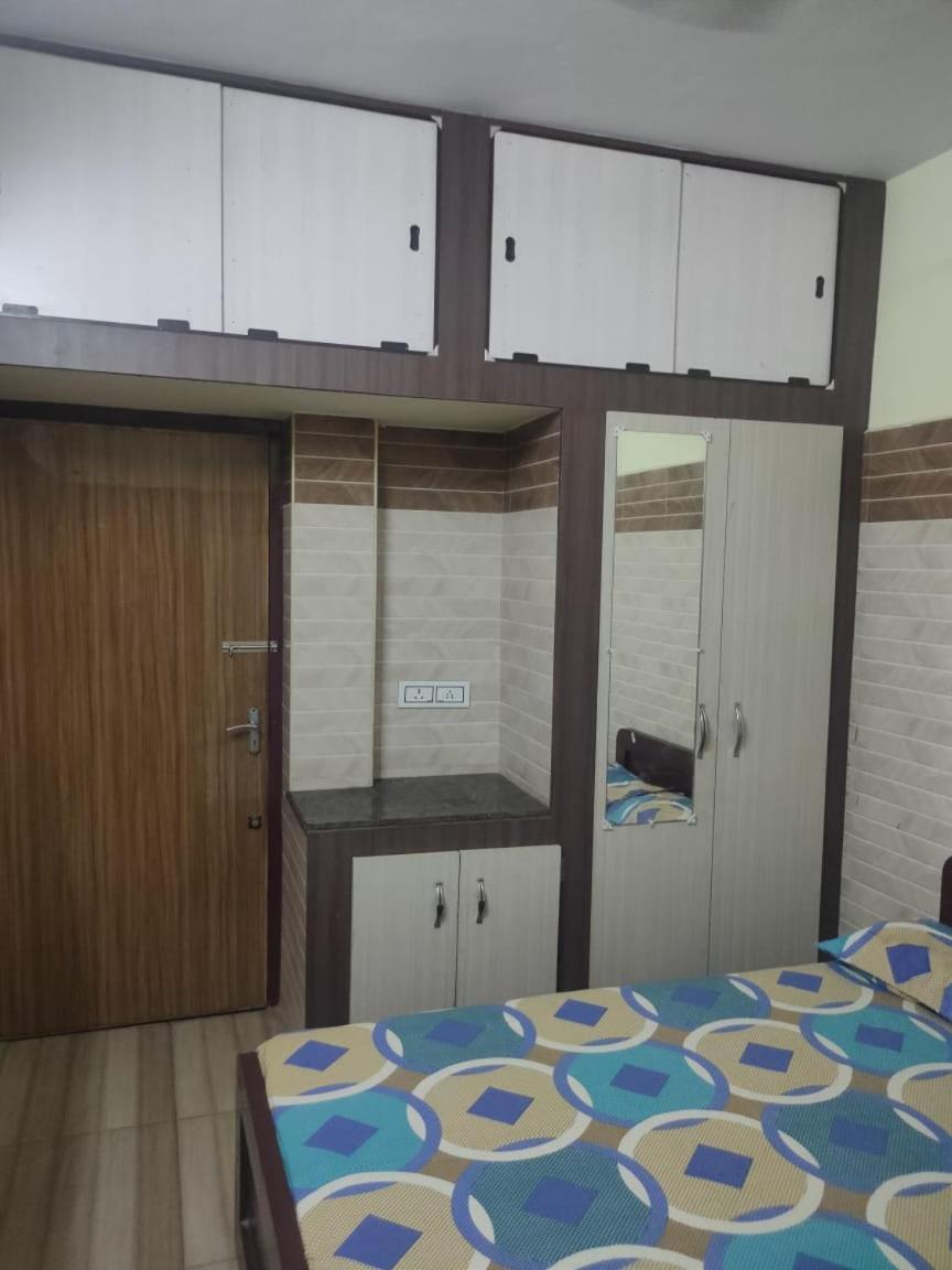 ヴェールール Sri Vari Residencyホステル エクステリア 写真