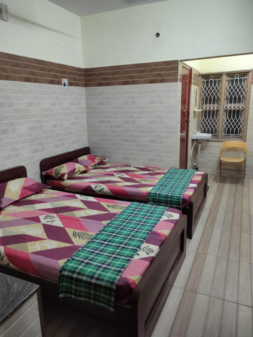 ヴェールール Sri Vari Residencyホステル エクステリア 写真
