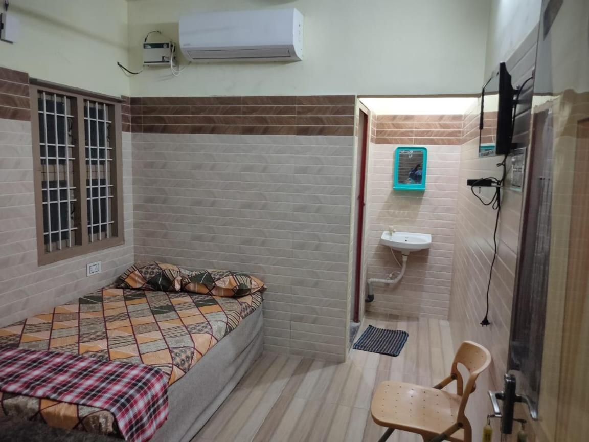 ヴェールール Sri Vari Residencyホステル エクステリア 写真