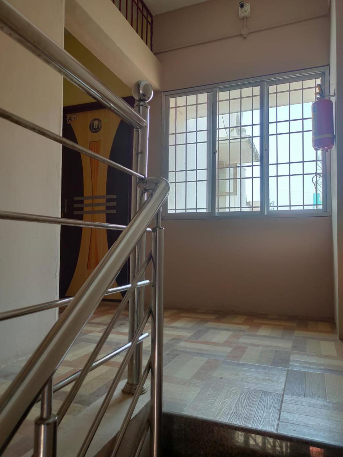ヴェールール Sri Vari Residencyホステル エクステリア 写真