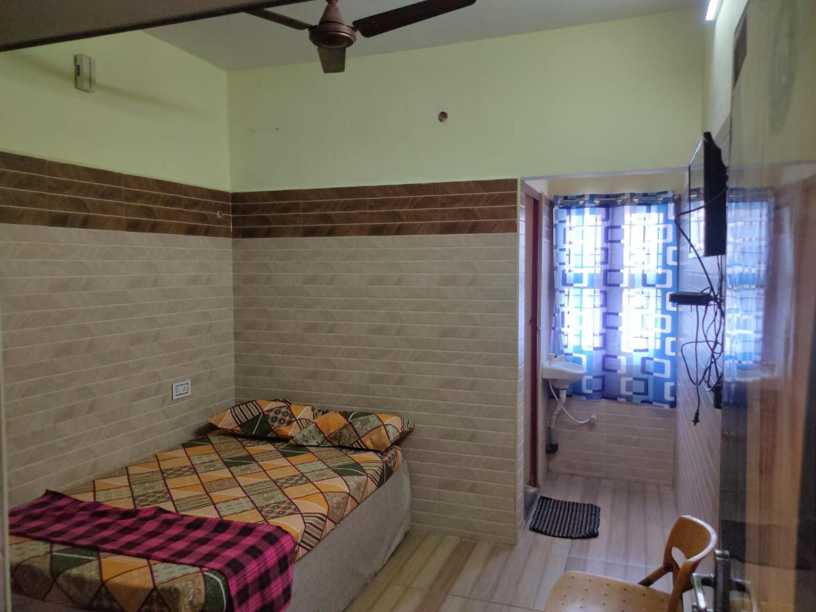 ヴェールール Sri Vari Residencyホステル エクステリア 写真